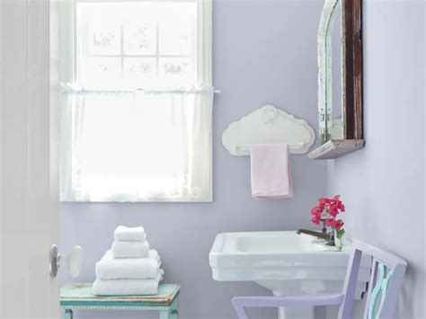 Can I Use Eggshell Paint in Bathroom? Exploring the Possibilities and Beyond