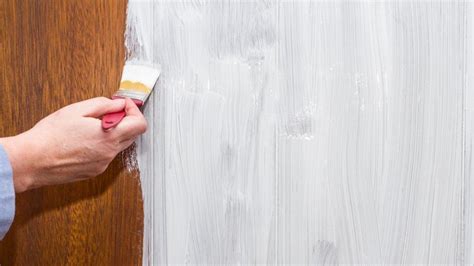 Do You Need Primer to Paint Walls? Exploring the Layers of Creativity and Practicality