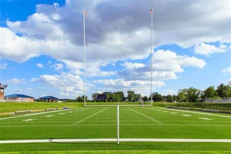 How Do They Paint Football Fields: Unraveling the Art and Science Behind the Lines